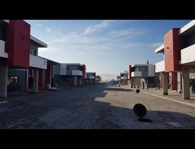 1,006M² FACTORY TO LET IN STIKLAND